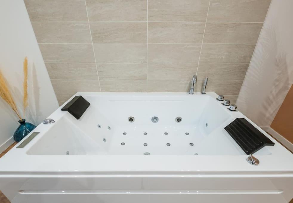 Charmant Cocon Avec Jacuzzi - Bordeaux Centre Экстерьер фото